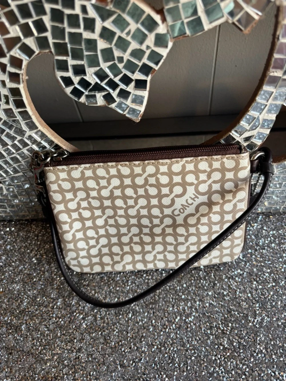 Coach wristlet beige